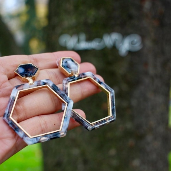 New Tortoise Marble Hexagon Link Hoops Earrings - Picture 7 of 10